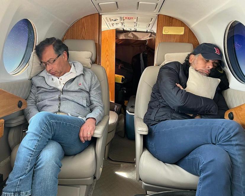 El 12 de marzo de 2022, Armando Benedetti publicó esta fotografía en su cuenta de Instagram y escribió: Después de 51 plazas públicas totalmente llenas y de recorrer gran parte del país este año con Gustavo Petro, estamos terminando la primera etapa de esta carrera por le verdadero cambio.