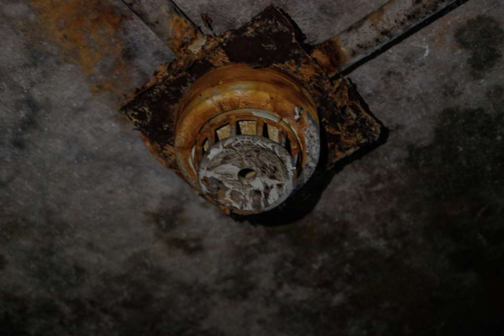 La historia del edificio se remonta a 1973, año de inauguración. Tras 30 años como sede principal de Telecom, en 2003 la empresa fue liquidada y la estructura detenida en el tiempo.