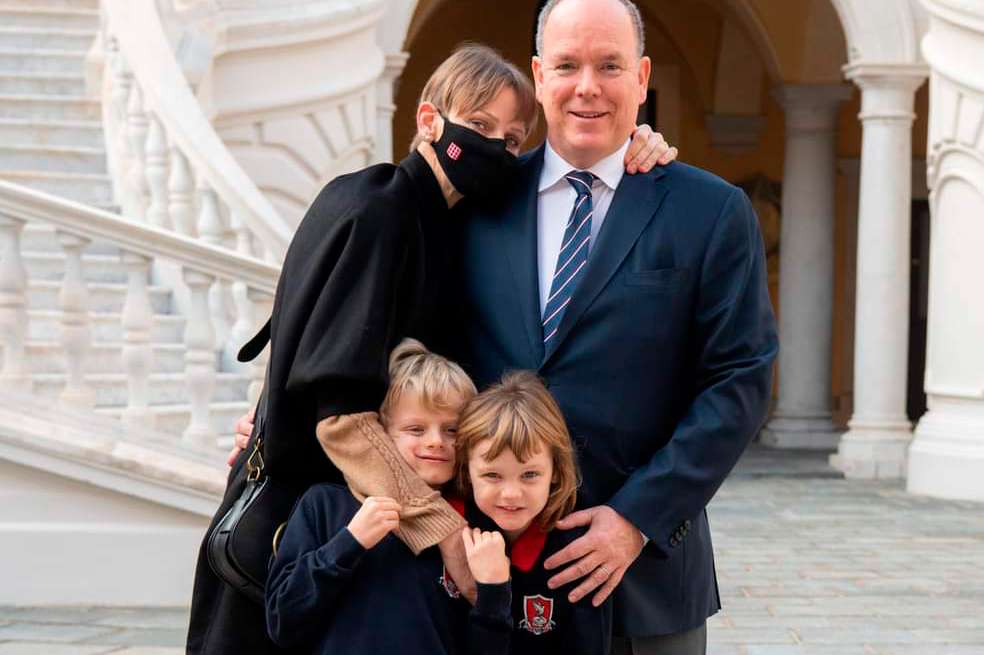 Charlene de Mónaco vuelve a casa seis meses después. Así ha sido su reencuentro con el Príncipe Alberto y sus hijos