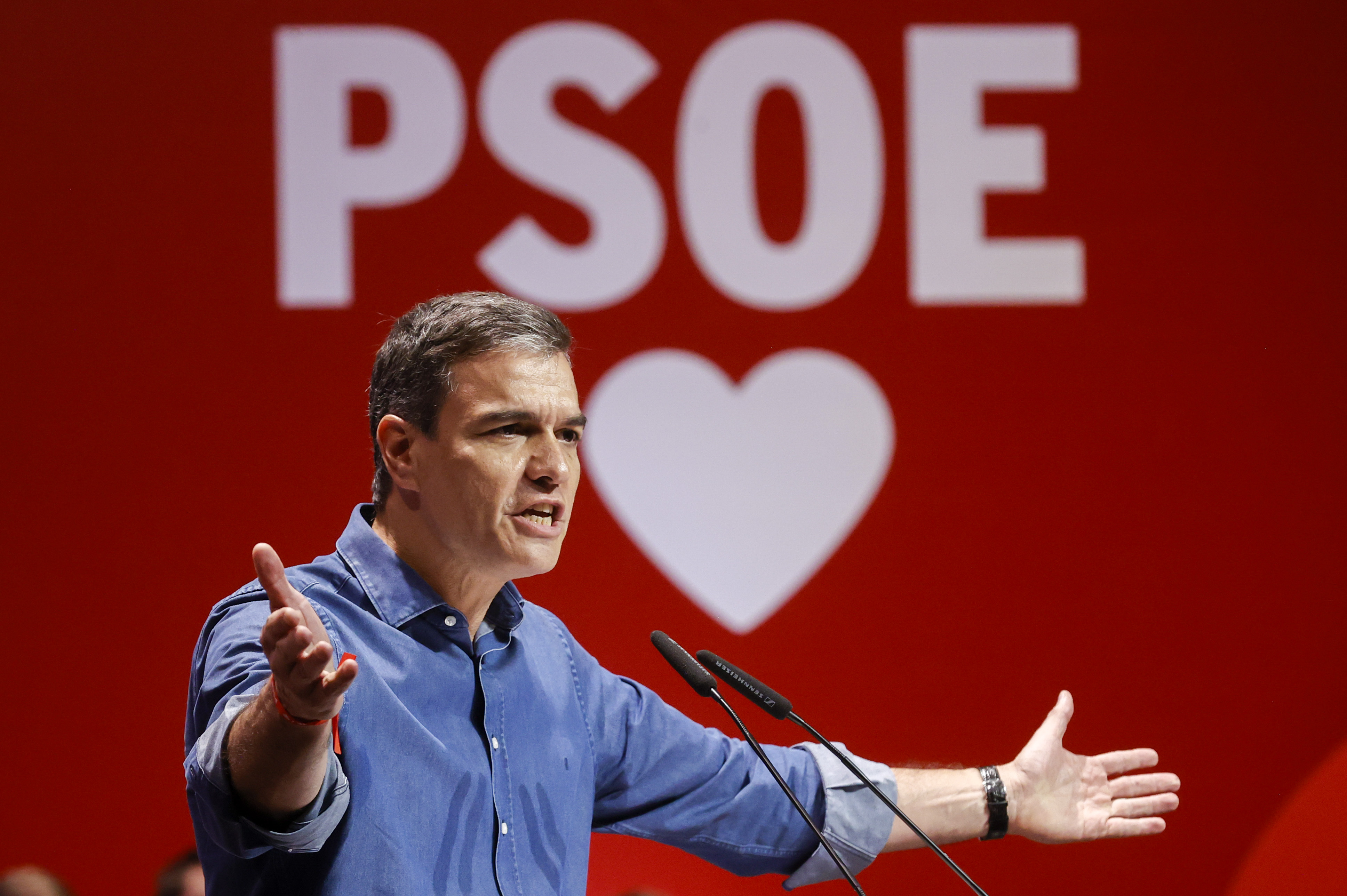 -FOTODELDÍA- VALENCIA 15/07/2023.- El presidente del Gobierno Pedro Sánchez este sábado durante el mitin que ha organizado el PSOE en la ciudad de Valencia. El PSOE afronta una última semana de campaña que considera "decisiva" para tratar de recuperar la tendencia positiva con la que arrancó la contienda electoral, y por ello redoblará sus esfuerzos estos días con el objetivo de lograr una movilización "masiva" el 23J para que gane la izquierda.- EFE/ Kai Forsterling