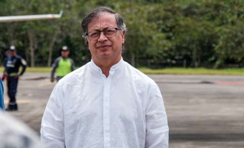 “Aquí hay una larga tradición de muerte”: Petro promete culminar la vía Quibdó-Medellín