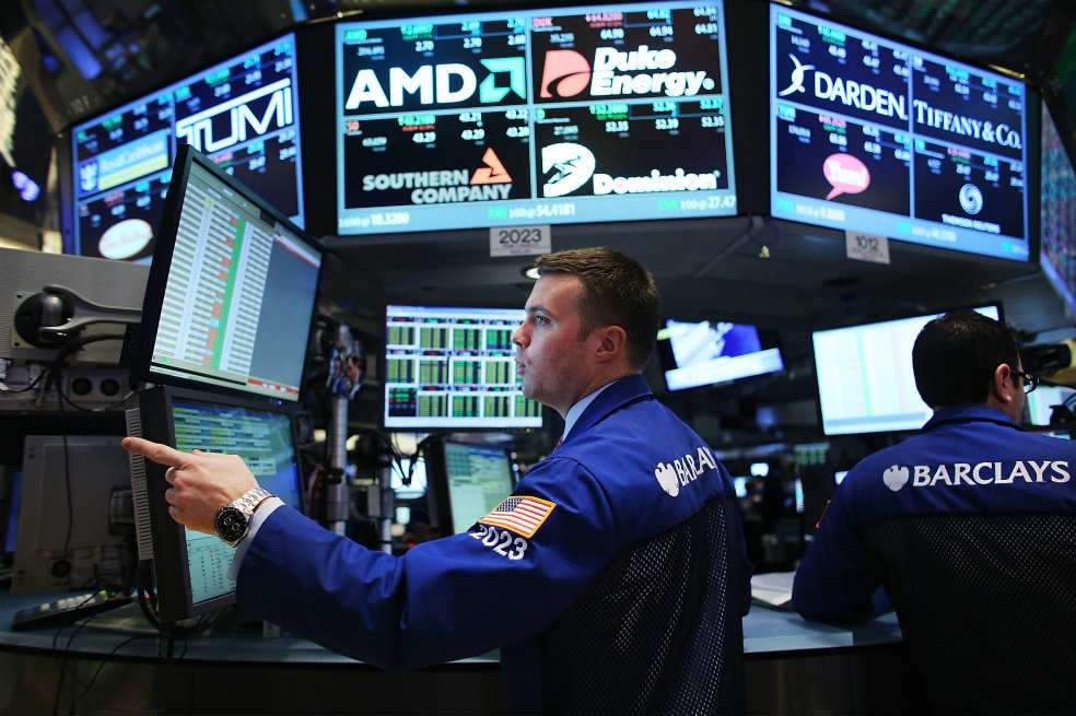 Los mercados internacionales vivieron la semana pasada su mejor momento en cinco años.  / AFP