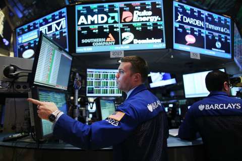 Mercado accionario recupera la forma