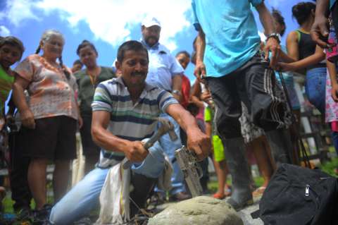 Comunidad de Paz de San José de Apartadó destruyó armas decomisadas a paramilitares