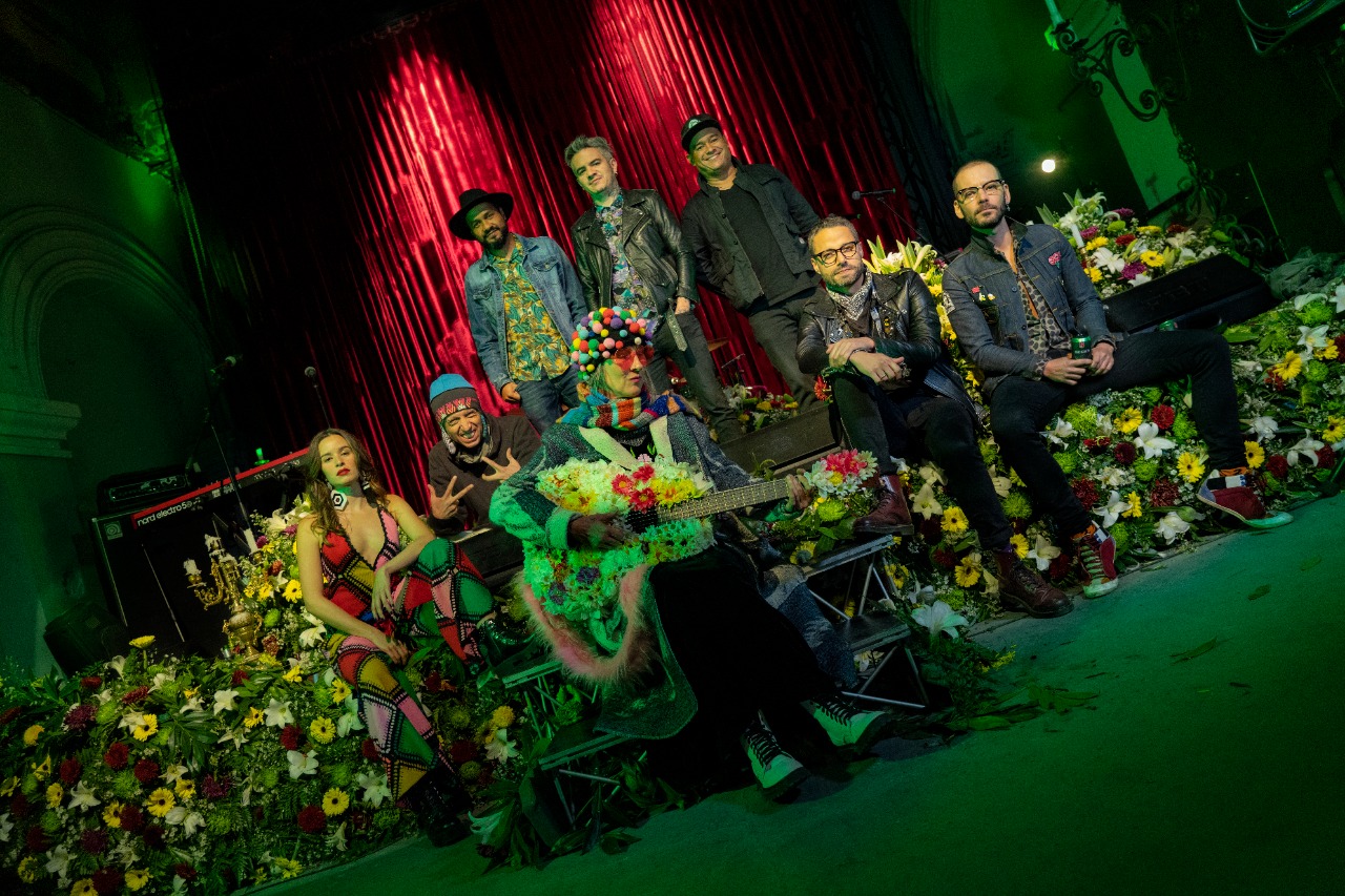 • La canción, en la que participarán Andrea Echeverry, Héctor Buitrago, Daniel Álvarez, Juan Galeano, Felipe Bravo, Catalina García, Diego Cadavid y Andrews Malandrews estará disponible en plataformas musicales a partir del 5 de noviembre.