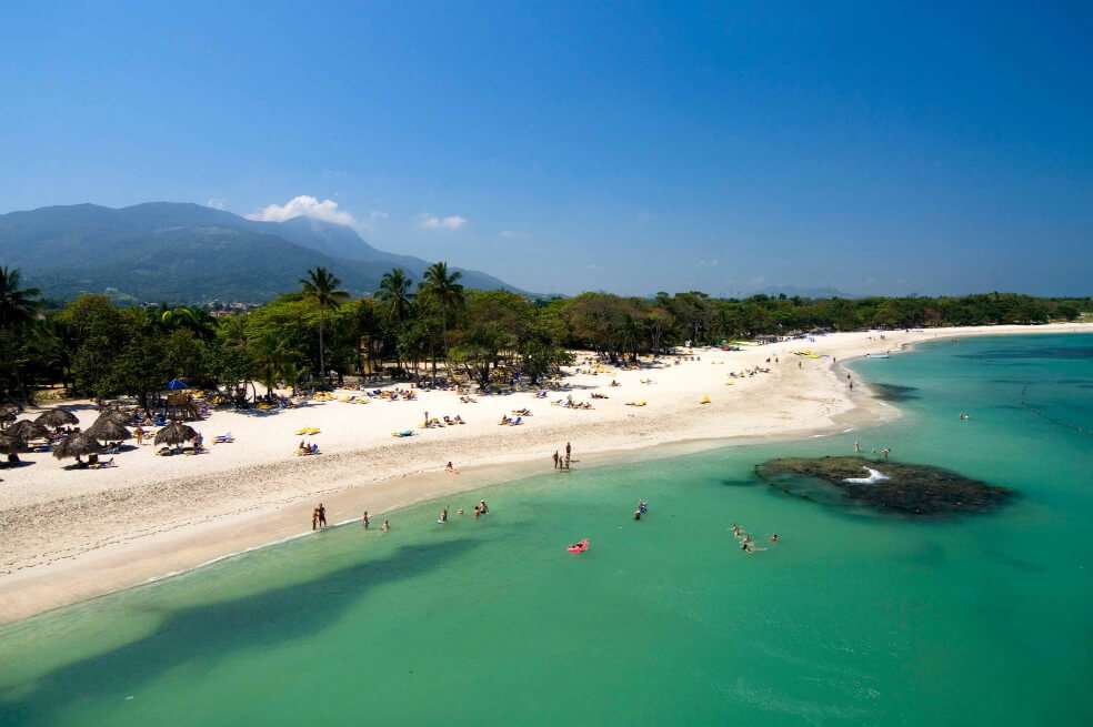Una de las costas más largas del Caribe, Punta Cana cuenta con 48 kilómetros de arena blanca  / Turismo de República Dominicana 