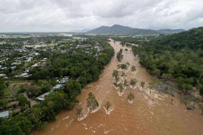 Cairns (Australia), 18/12/2023.- Vista aérea de las inundaciones en Lake Placid en Cairns, Queensland, Australia, este lunes. Los residentes del extremo norte de Queensland se están preparando para más lluvias y nuevas inundaciones. EFE/NUNO AVENDANO PROHIBIDO SU USO EN AUSTRALIA Y NUEVA ZELANDA