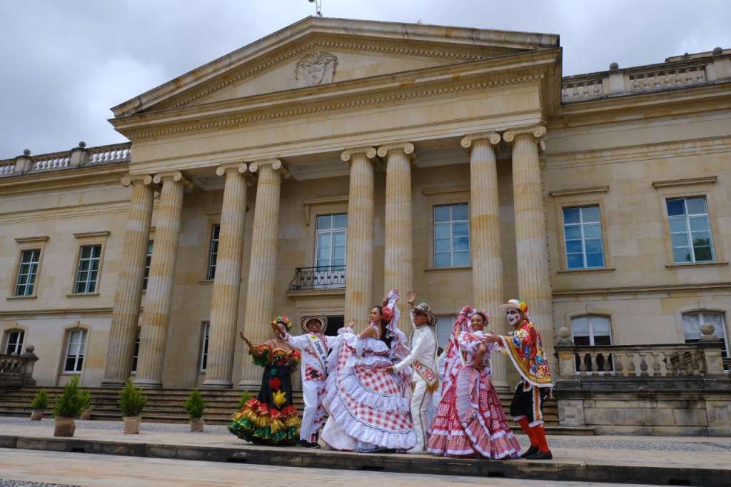 Representantes del Carnaval de Barranquilla 2023 asistieron el 6 de febrero al Palacio de Nariño a invitar al Presidente Gustavo Petro a la festividad.