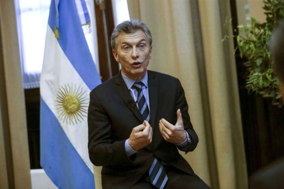La economía argentina sufre fuertes reveses desde que el actual mandatario, Mauricio Macri, perdió las primarias presidenciales ante el candidato de  centro izquierda Alberto Fernández.  / EFE