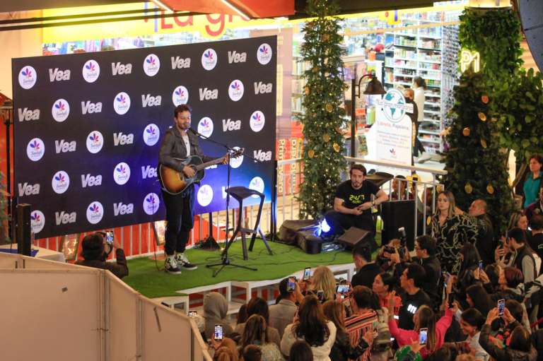 Firma de autógrafos Gusi centro comercial Santa Fe