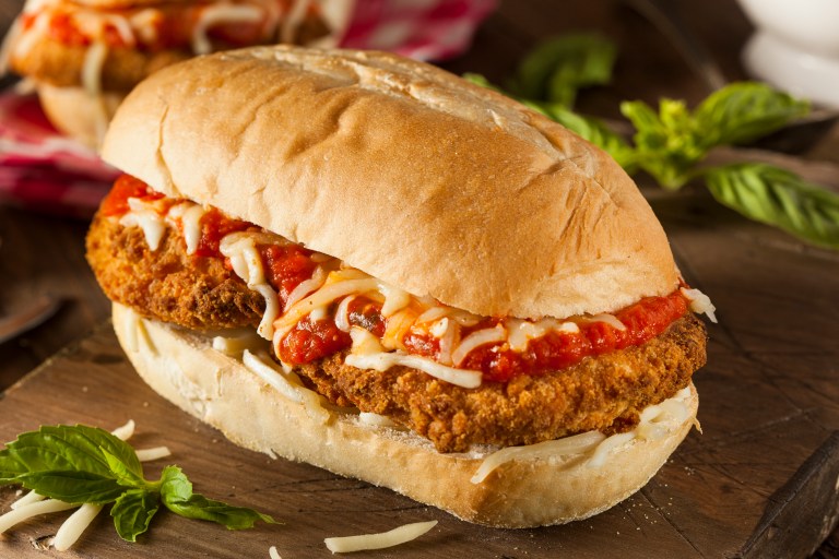 Con todo el sabor del pollo: esta es la receta para prepara un buen sándwich