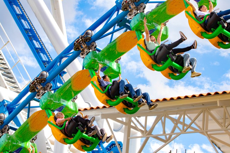 La nueva montaña rusa, Avix, es un avance significativo en la oferta de entretenimiento del Parque y está diseñada para desafiar a los más valientes.