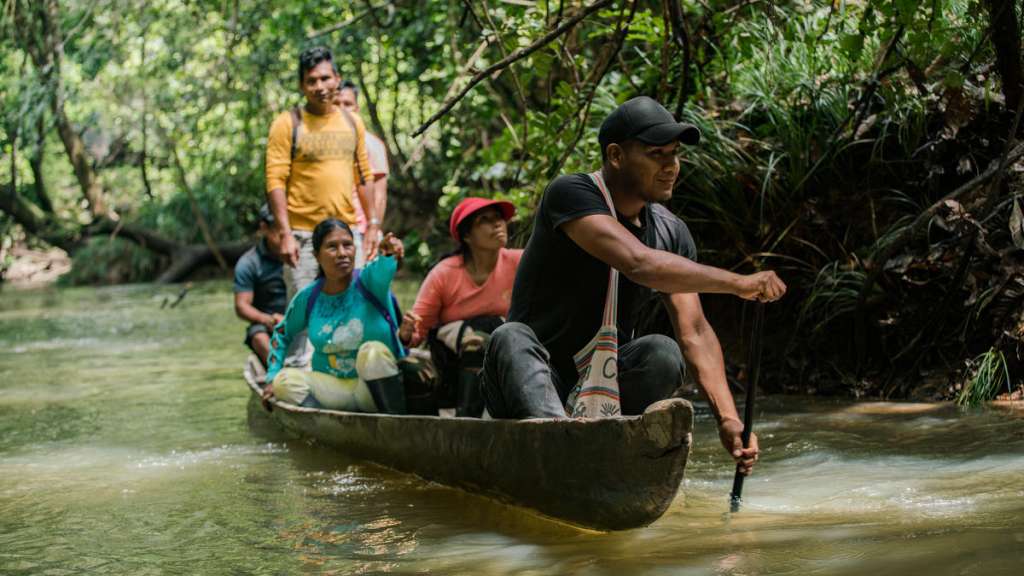 el río tiene un gran valor simbólico, cultural y económico para las comunidades que lo habitan. Además de proveerles medios de vida, este estructura sus formas de vida.