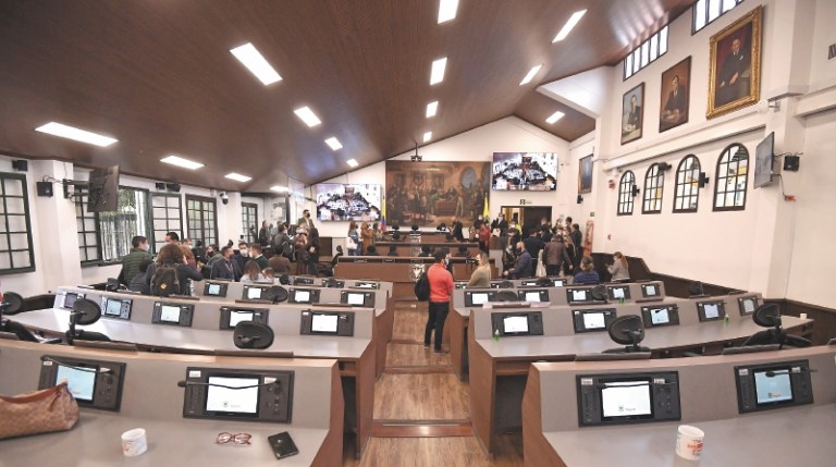 Reforma tributaria de Galán avanza pese a intento de archivo y reparos por el ICA