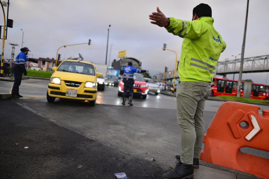 Por este corredor vial de Las Américas se movilizan más de 7.500 vehículos entre occidente a oriente y unos 3.300 carros de oriente a occidente en las horas pico,