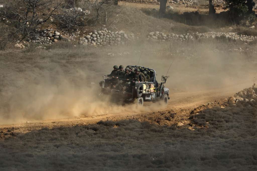 Majdal Shams (-), 16/12/2024.- Israeli troops on the Syrian side of the border, between Israel and Syria, near the Druze village of Majdal Shams, in the Israeli-annexed Golan Heights, 16 December 2024. Israel's military said that its troops are conducting 'defense activities' along the border with Syria in the Golan Heights, northern Golan Heights, and Mount Hermon, to prevent 'any threat' from 'terrorist elements' in the area. (Terrorista, Siria) EFE/EPA/ATEF SAFADI