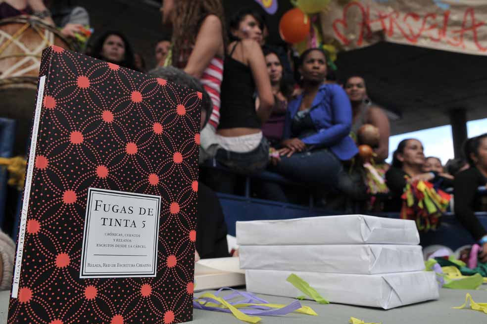 Ejemplares del libro 'Fuga de Tinta 5'. /Liz Durán