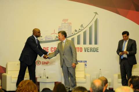 "Un año de paz nos ahorra 2.7 billones en degradación ambiental": Simón Gaviria