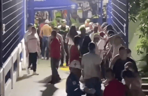 Hinchas de Junior y Bucaramanga se enfrentaron tras partido en Barranquilla