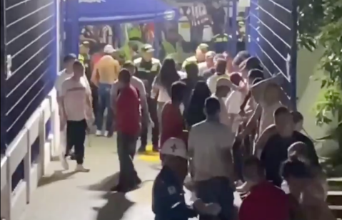 Hinchas de Junior y Bucaramanga se enfrentaron tras partido en Barranquilla