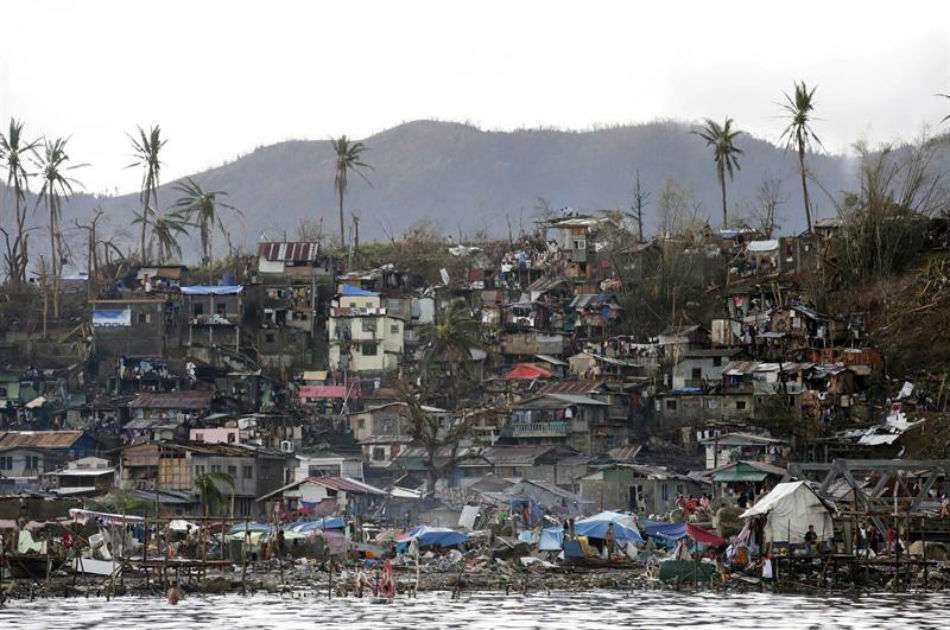 Vista de los destrozos causados por el paso del tifón Haiyan en la ciudad de Tacloban, en la provincia de Leyte (Filipinas) 