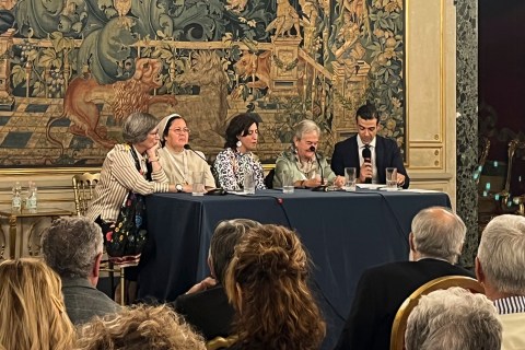 Para el papa, incluir a la mujer en la iglesia no significa su ordenación