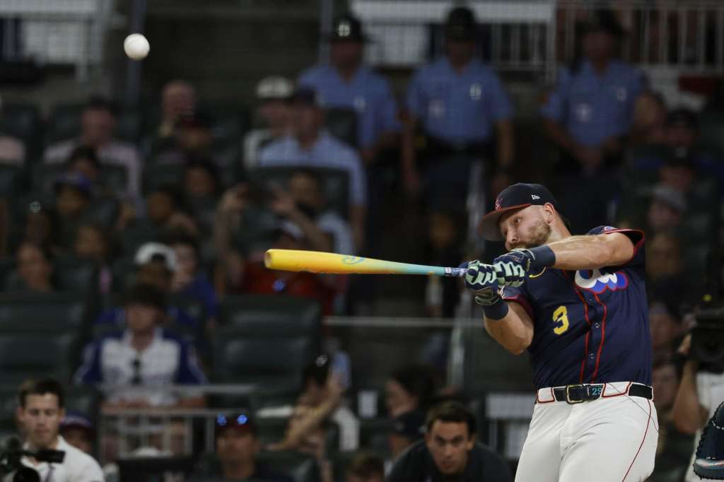 ATLANTA (United States), 14/07/2025.- Catcher Cal Raleigh of the American League bats during the T-Mobile Home Run Derby in Atlanta, Georgia, USA, 14 July 2025. The T-Mobile Home Run Derby is part of MLB All-Star events before the 2025 MLB All-Star Game on 15 July. EFE/EPA/ERIK S. LESSER