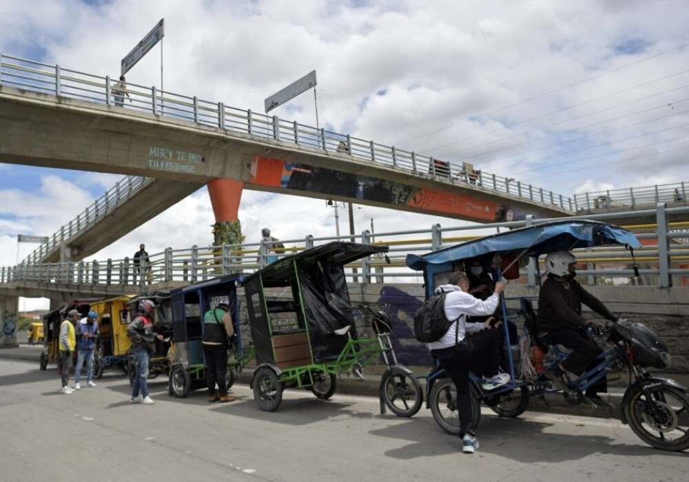 Durante el ingreso al colegio Gabriel Betancourt Mejía, en horas de la mañana es donde se han visto los inconvenientes por las imprudencias de los bicitaxis.
