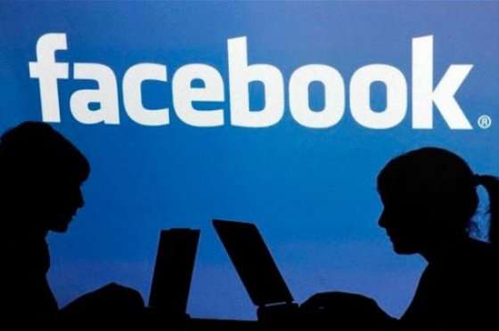 Desde el 9 de abril Facebook comenzaría a notificar a los afectados por las acciones de la consultora política. / Bloomberg.