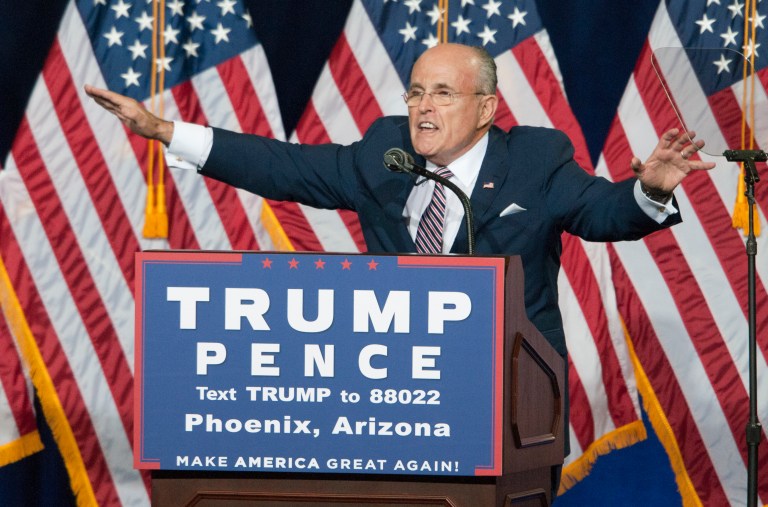 Trump indulta a Giuliani, exalcalde de Nueva York, pero su efecto es limitado