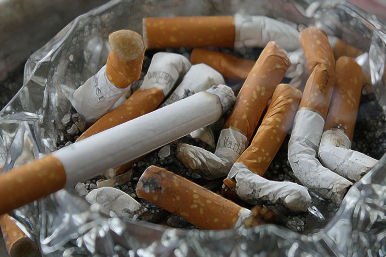 ¿Prohibir publicidad de cigarrillos en Netflix o Instagram?