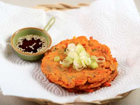 Receta: así se preparan las tortitas de zanahoria y paprika