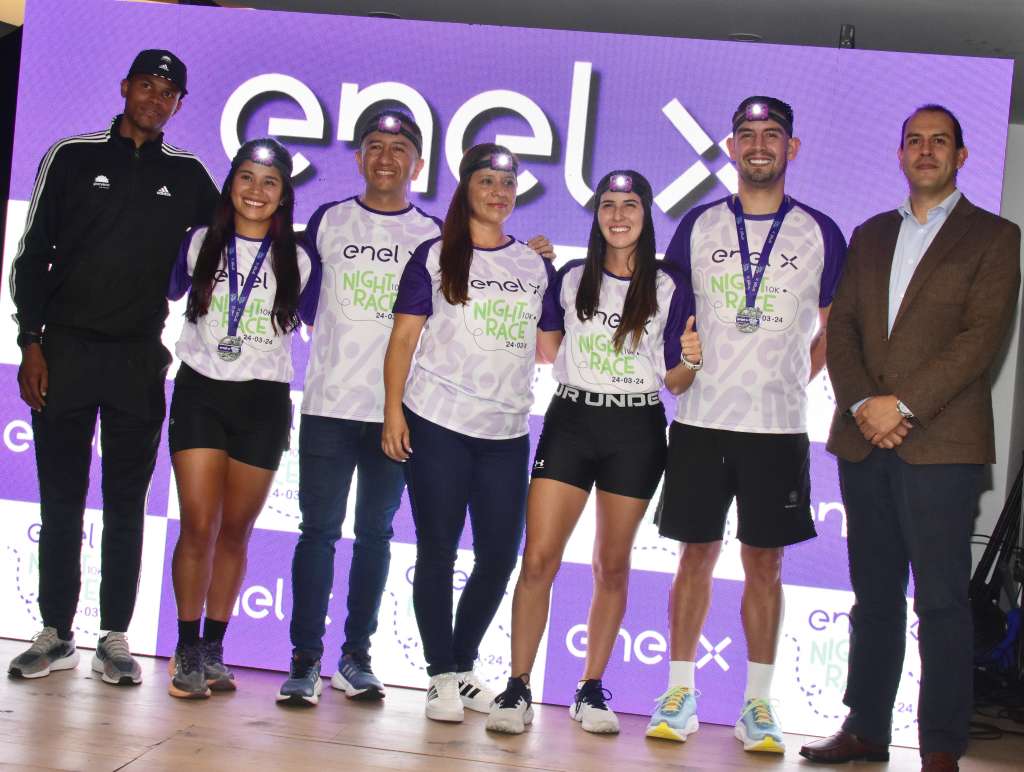 Presentación de las camisetas y medallas de la Carrera Nocturna Enel 2024.