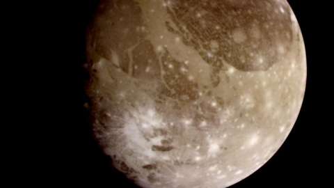 Ganímedes, la luna más grande del sistema solar, podría estar calentándose por dentro
