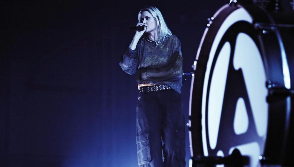 Emily Armstrong en su primera presentación con Linkin Park.