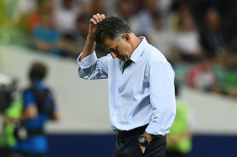 Juan Carlos Osorio, entrenador colombiano de la selección de México, este jueves, durante el partido de semifinales ante Alemania. / AFP