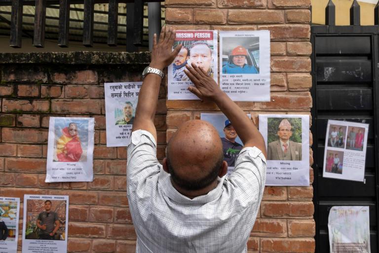 Nepal, bajo el lodo: un alud deja 682 muertos y casi 3.000 desaparecidos