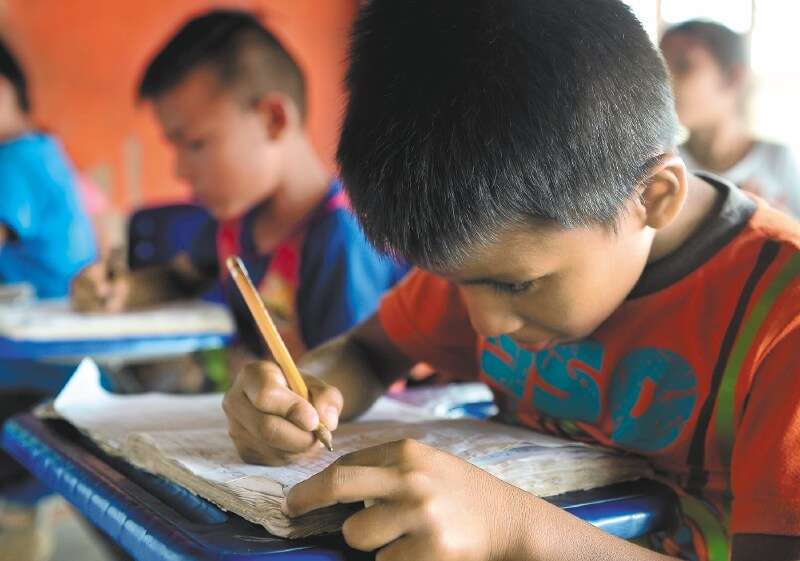 El 90 % de la población de Vaupés es indígena de 27 pueblos distintos, un reto para aplicar la etnoeducación./ Gustavo Torrijos