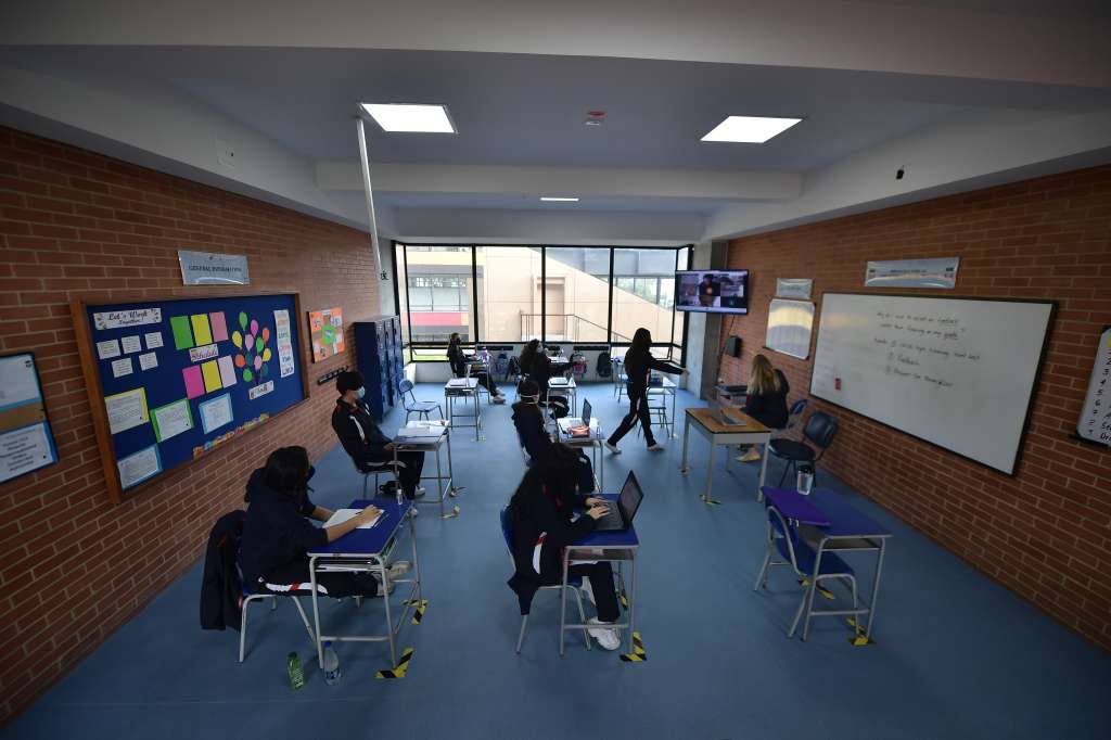 Aspectos de rutas, instalaciones y desinfección de la nueva normalidad y retorno presencial de niños a este colegio ubicado en Bogotá durante la pandemia del Covid - 19