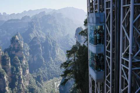 En China está el ascensor más alto del mundo desde donde se pueden ver los paisajes de “Avatar”