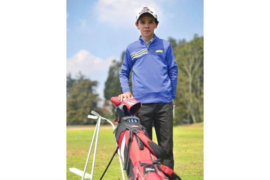Esteban Jaramillo, en el campo de práctica del Country Club de Bogotá. / Óscar Pérez - El Espectador
