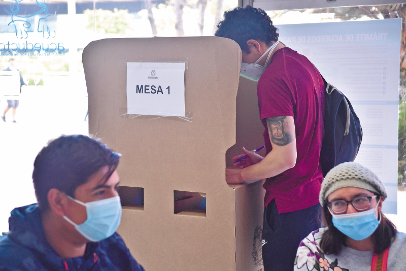 En los puestos de votación en espacios cerrados se pedirá tapabocas .