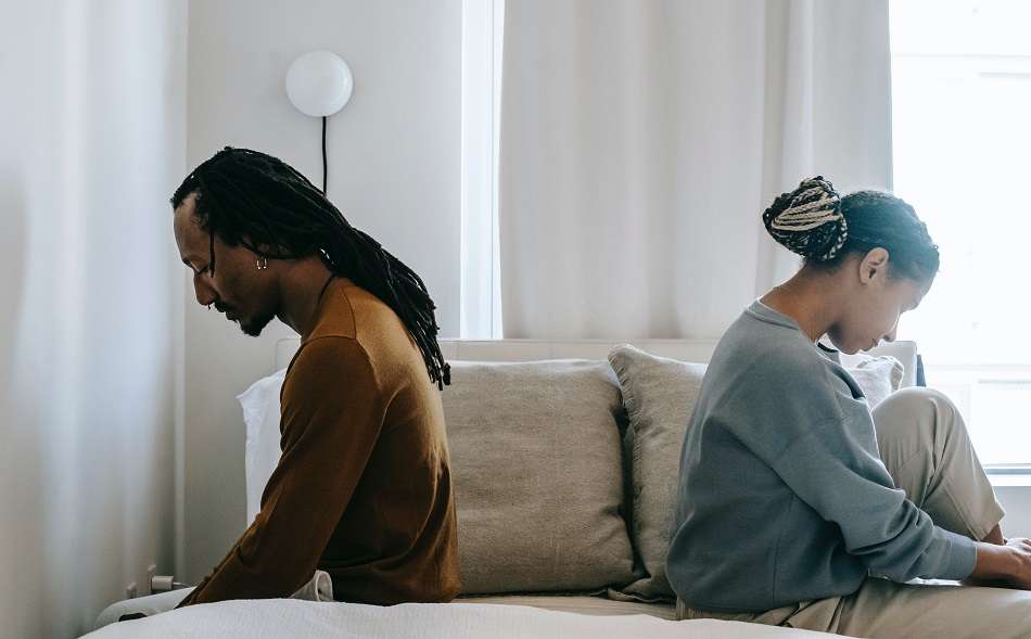 Entre uno de los problemas más complejos entre parejas está el dormir mal juntos.