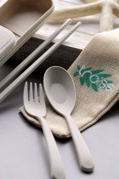 Si quiere cuidar el planeta y disminuir el consumo de plástico, Troiss es para usted. Tres paisas querían que los productos ecológicos y biodegradables estuvieran al alcance de todos. En @ troiss_savetheplanet verá pitillos portables de acero inoxidable, sets de cubiertos a base de trigo y vajillas para niños, entre otros