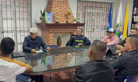 Decretaron toque de queda para menores de edad y restricción de parrillero hombre en Urrao