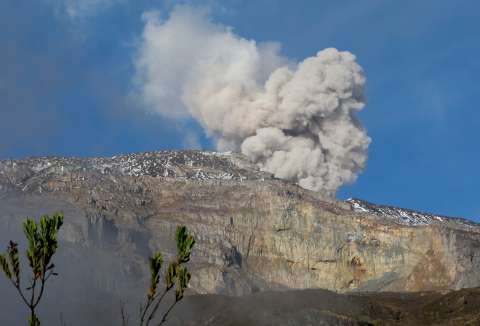 Así está hoy el volcán Nevado del Ruíz: alerta naranja se mantendrá varias semanas