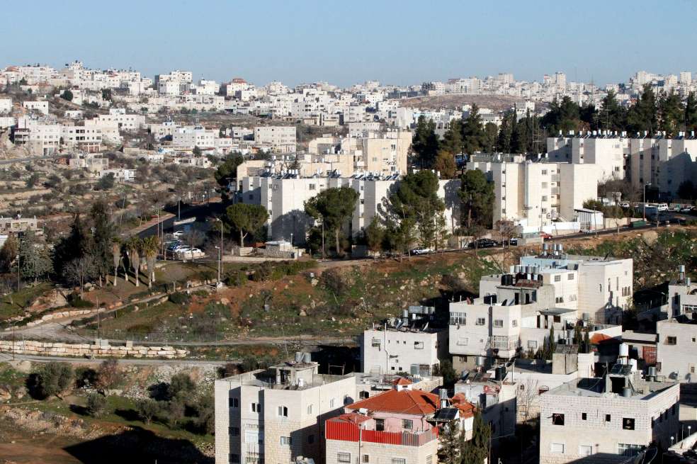 Vista del asentamiento israelí Kiryat Arba cerca de Hebrón, en Cisjordania. / AFP