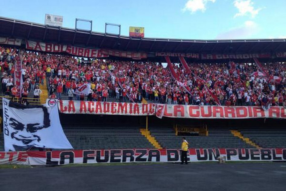 La valla de la Guardia albirroja sur en apoyo al alcalde Petro.