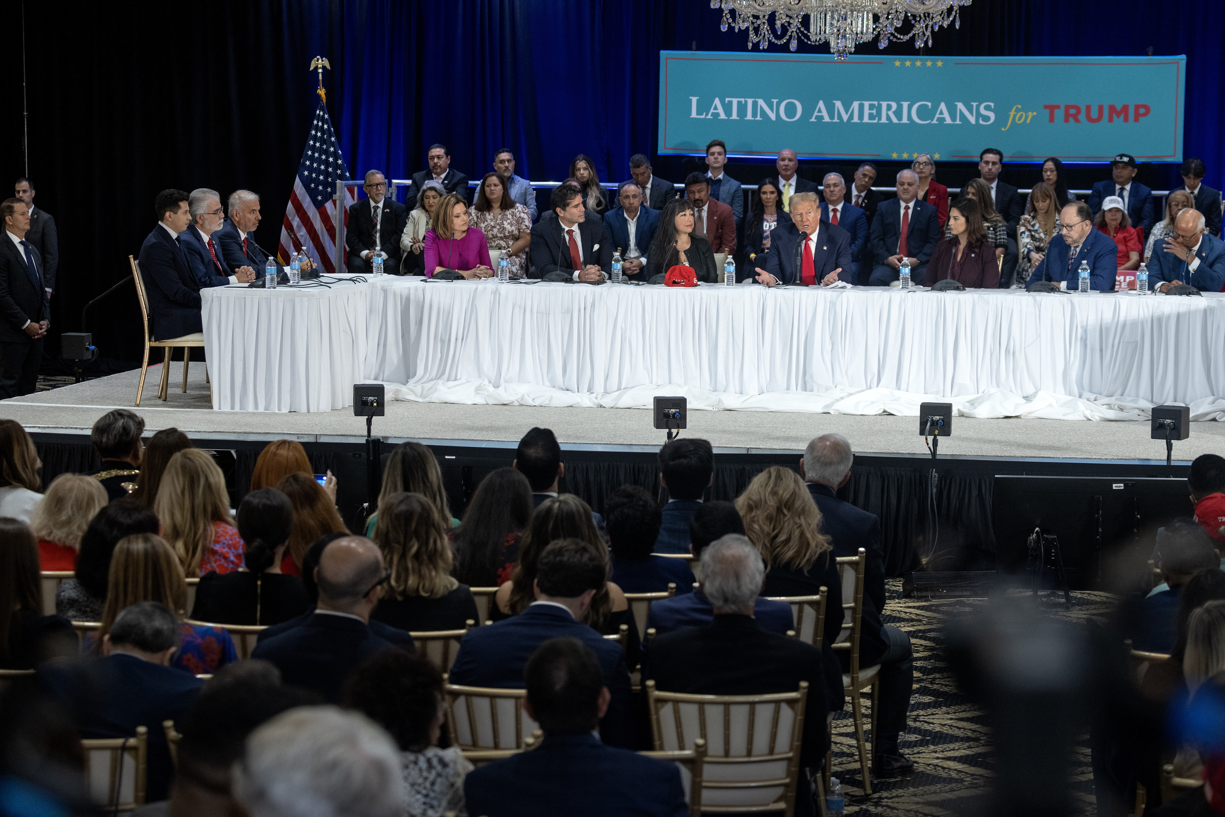 Miami (United States), 22/10/2024.- Former US president and Republican presidential candidate Donald Trump (C-R) speaks during a roundtable with Latino community leaders at Trump National Doral Miami resort in Miami, Florida, USA, 22 October 2024. Former US President and Republican presidential candidate Donald Trump is running against US Vice President and Democratic presidential candidate Kamala Harris. EFE/EPA/CRISTOBAL HERRERA-ULASHKEVICH
