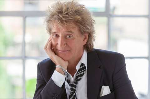 Rod Stewart se acostó con un hombre por error